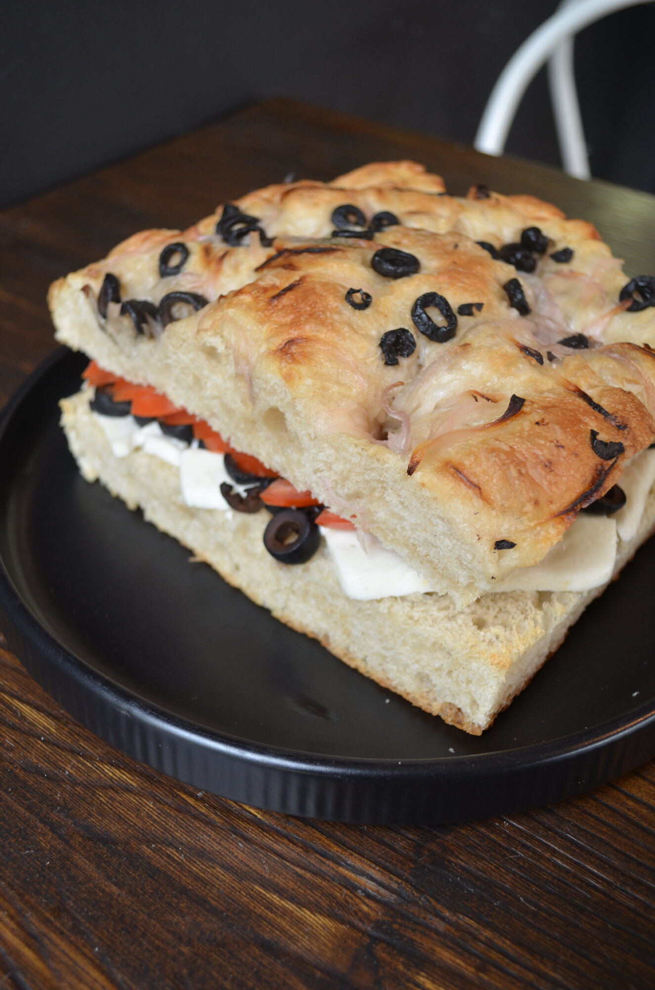 Ciabatta rellena de aceituna, queso blanco y tomate Espiga
